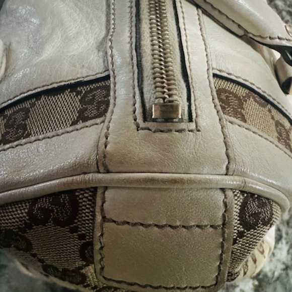 Adorable Vintage Small Flower Gucci Double Handle Bag! - Picture 4 of 16